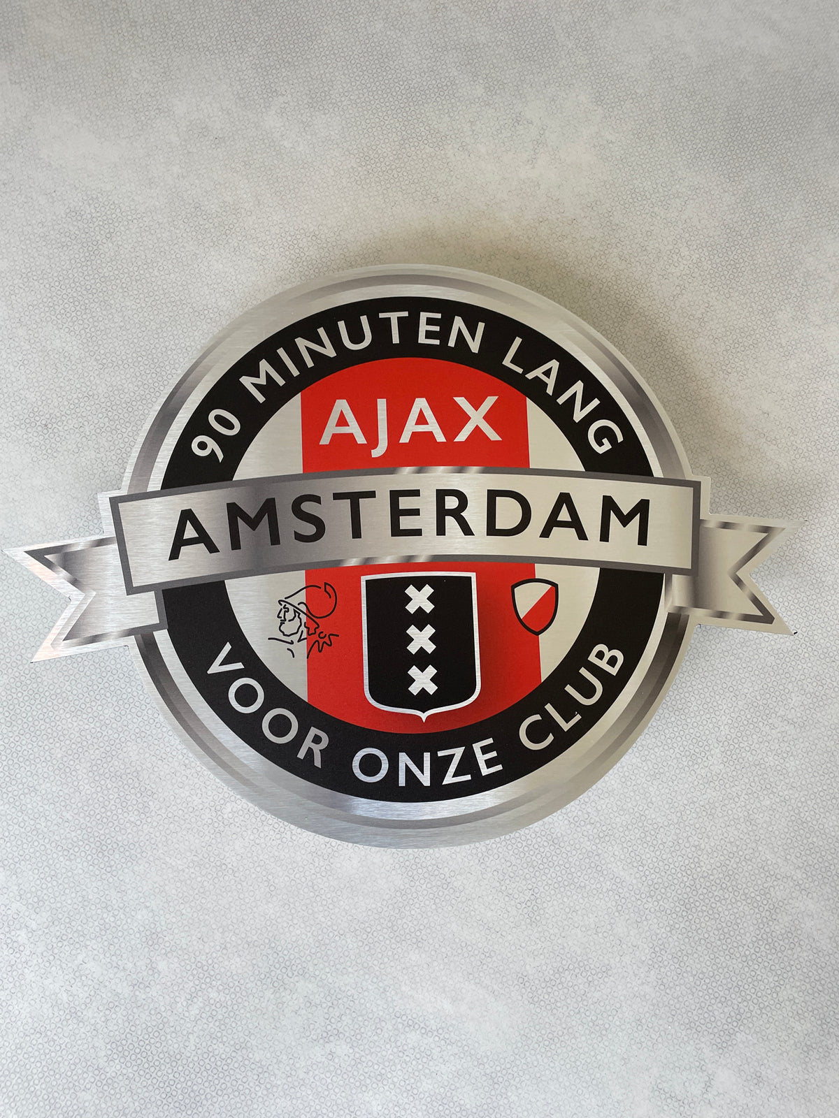 Reclamebord Embleem Ajax 90 minuten lang (zwart) aluminium