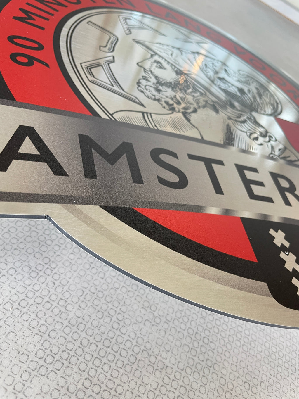 Reclamebord Embleem Ajax 90 minuten lang (zwart) aluminium
