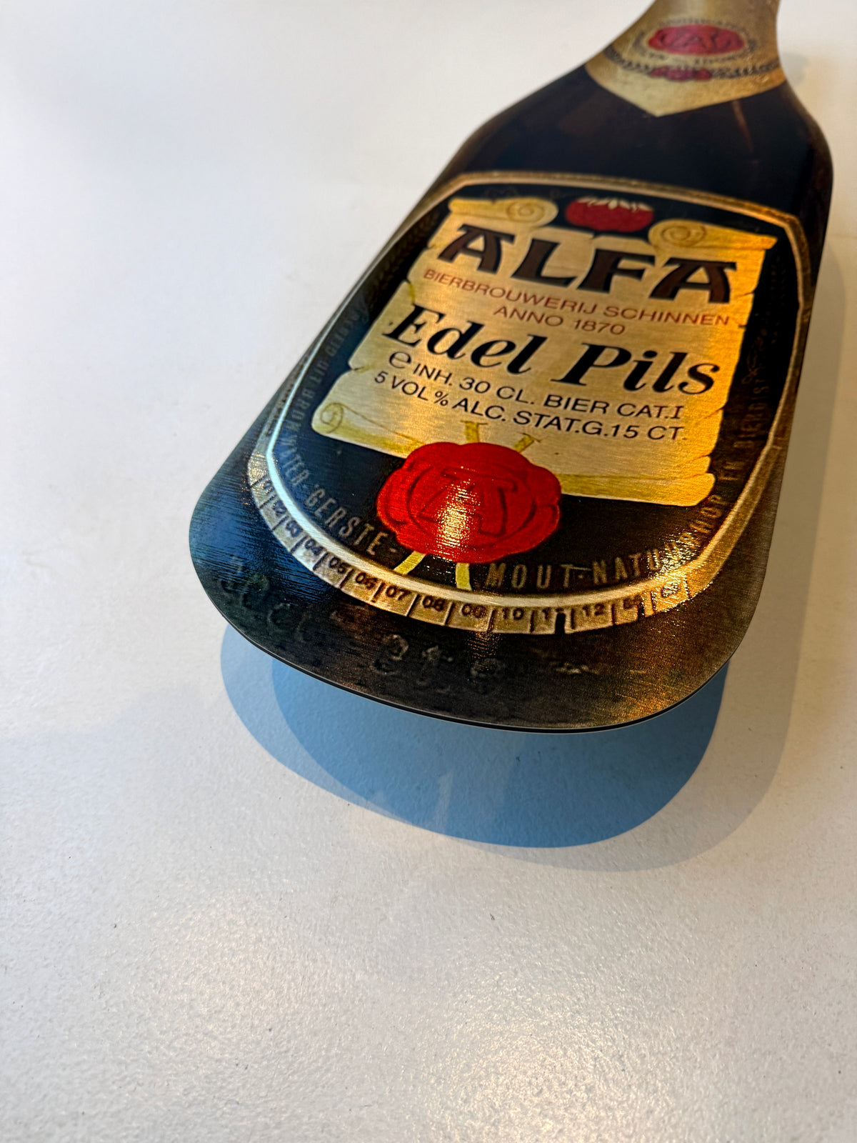 Reclamebord fles Alfa edel pils in vorm bierfles groot, 20x70cm