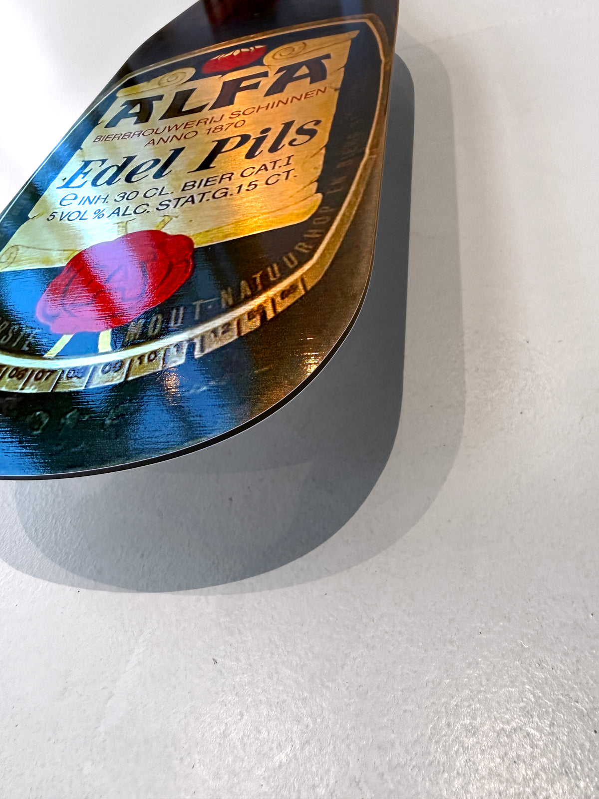 Reclamebord fles Alfa edel pils in vorm bierfles groot, 20x70cm