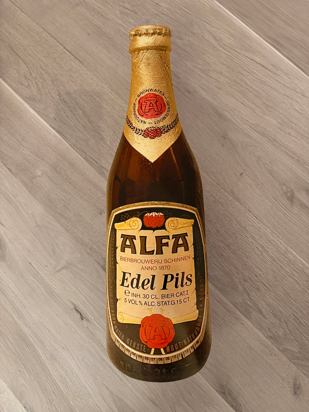 Reclamebord fles Alfa edel pils in vorm bierfles groot, 20x70cm