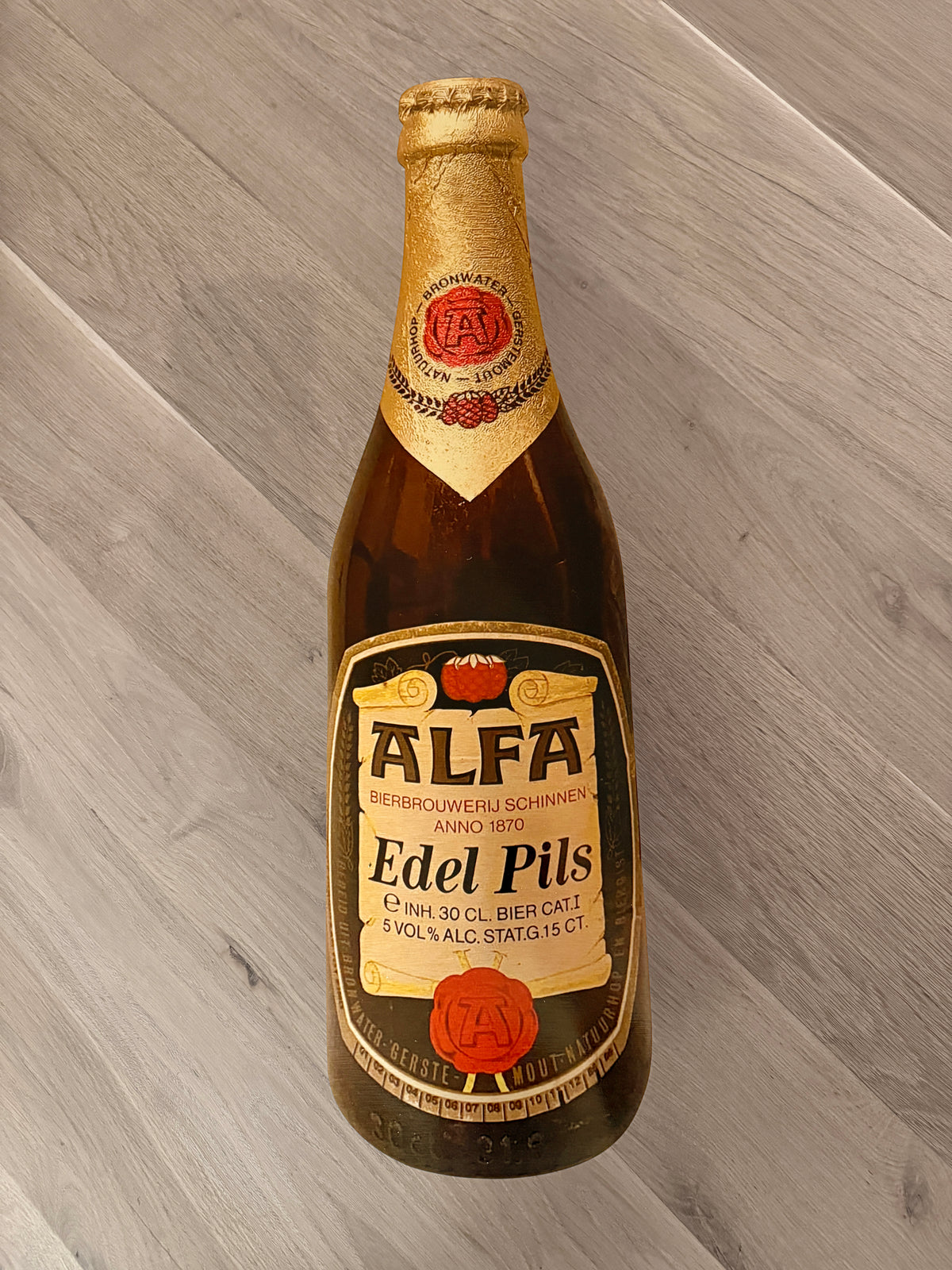 Reclamebord fles Alfa edel pils in vorm bierfles groot, 20x70cm