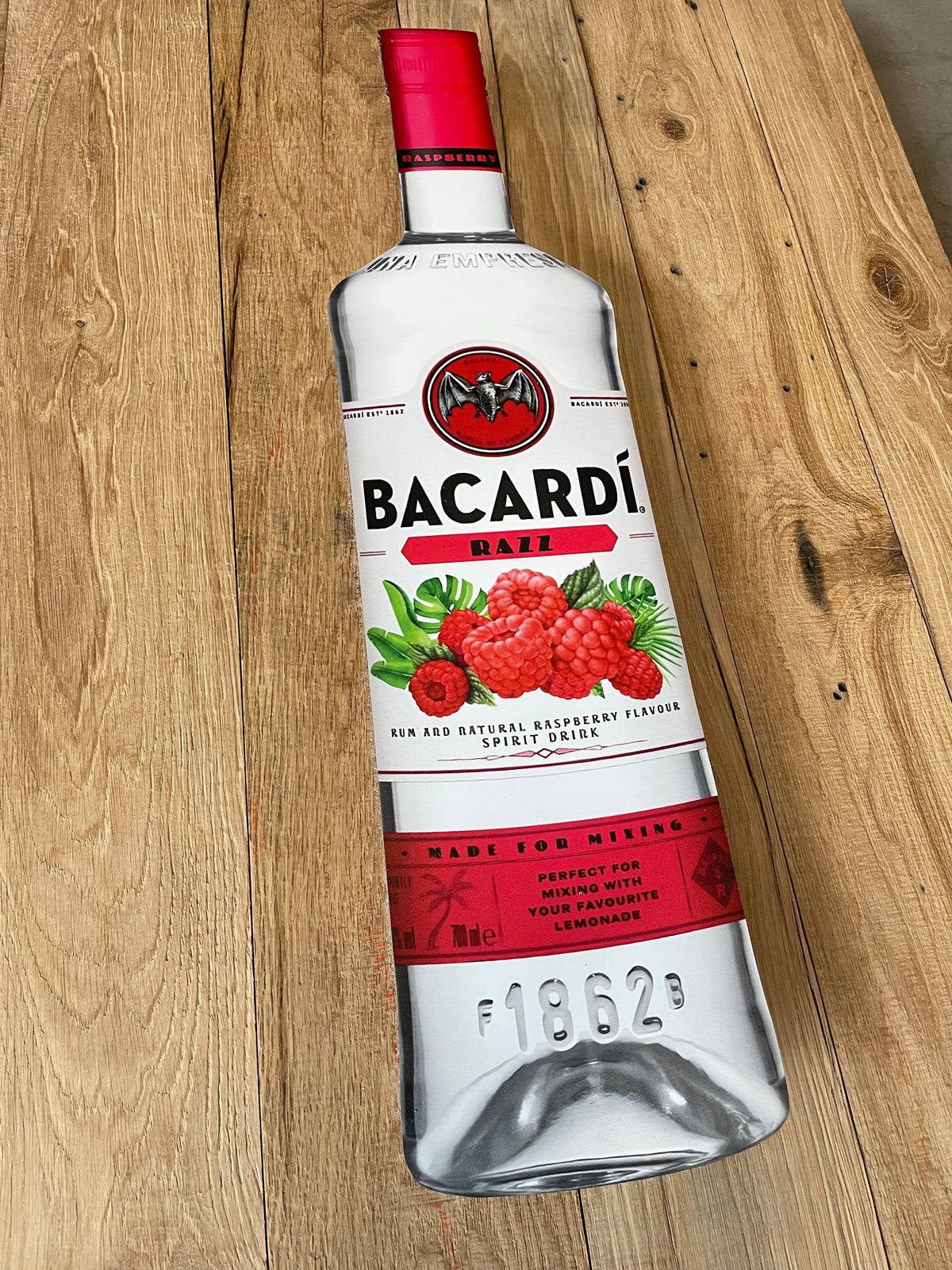 Reclamebord Bacardi Razz fles groot, 70cm hoog, aluminium