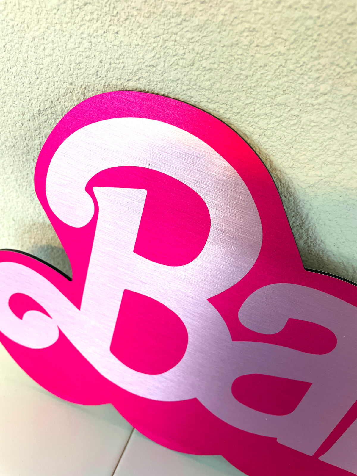 Reclamebord Barbie logo, aluminium, afmeting 57x23 cm