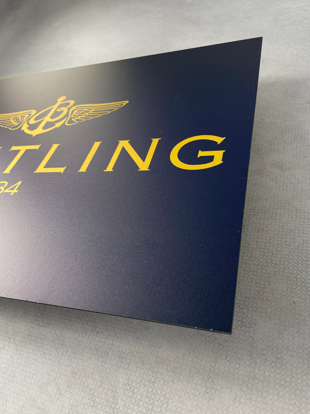 Reclamebord Breitling logo, aluminium, afmeting 40x57 cm