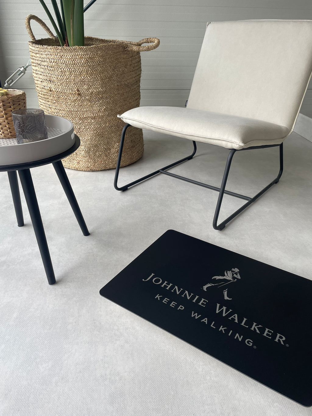 Reclamebord Johnnie Walker logo whisky / whiskey 40x57cm