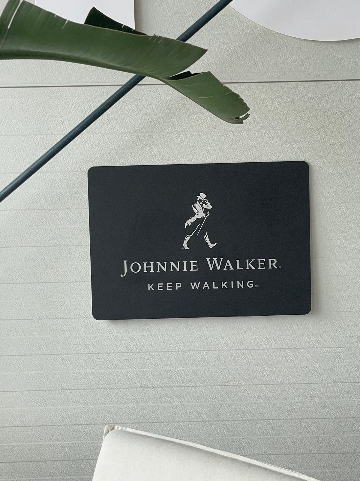 Reclamebord Johnnie Walker logo whisky / whiskey 40x57cm