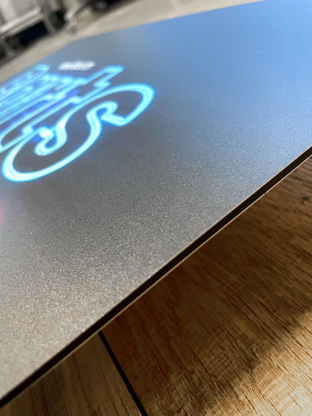 Reclamebord Mancave Neon met eigen naam, bedrukt neontekst