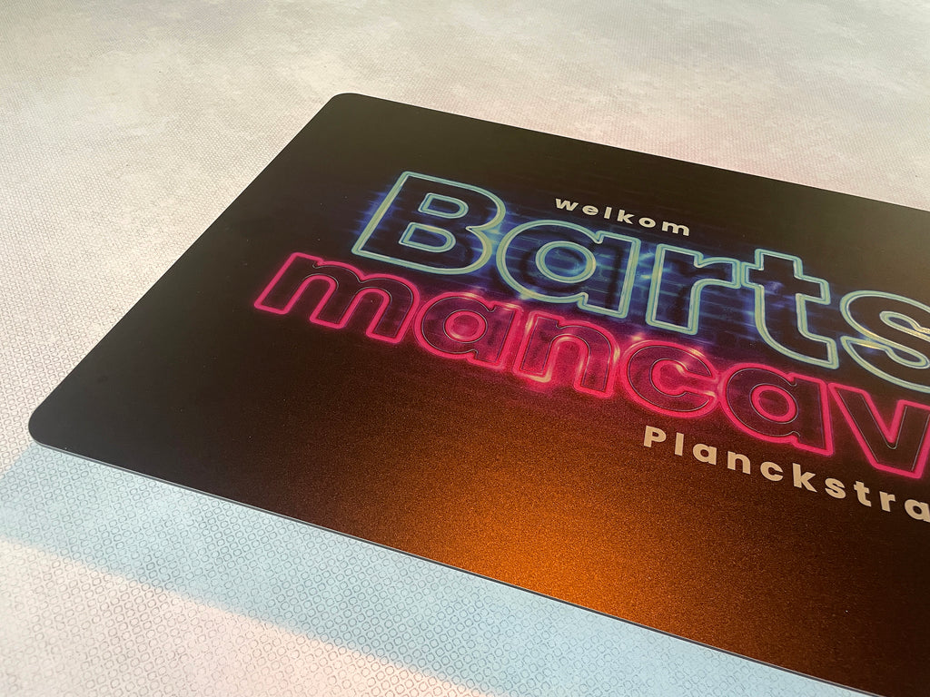 Reclamebord Mancave Neon met eigen naam, bedrukt neontekst