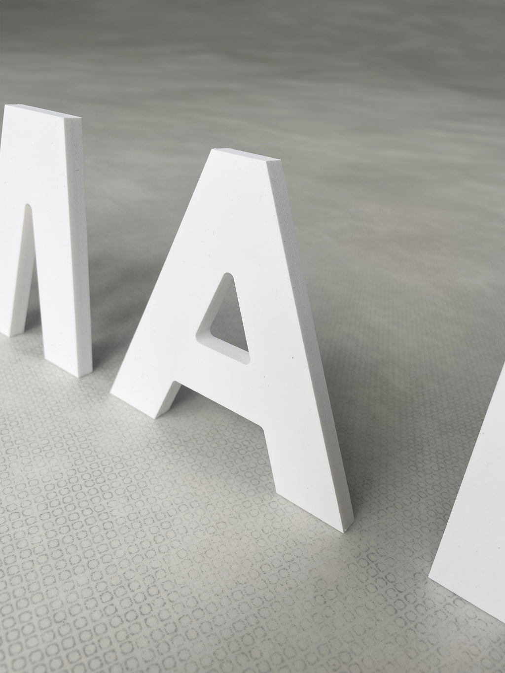 Mancave letters, losse letters voor aan de muur, 100x14cm