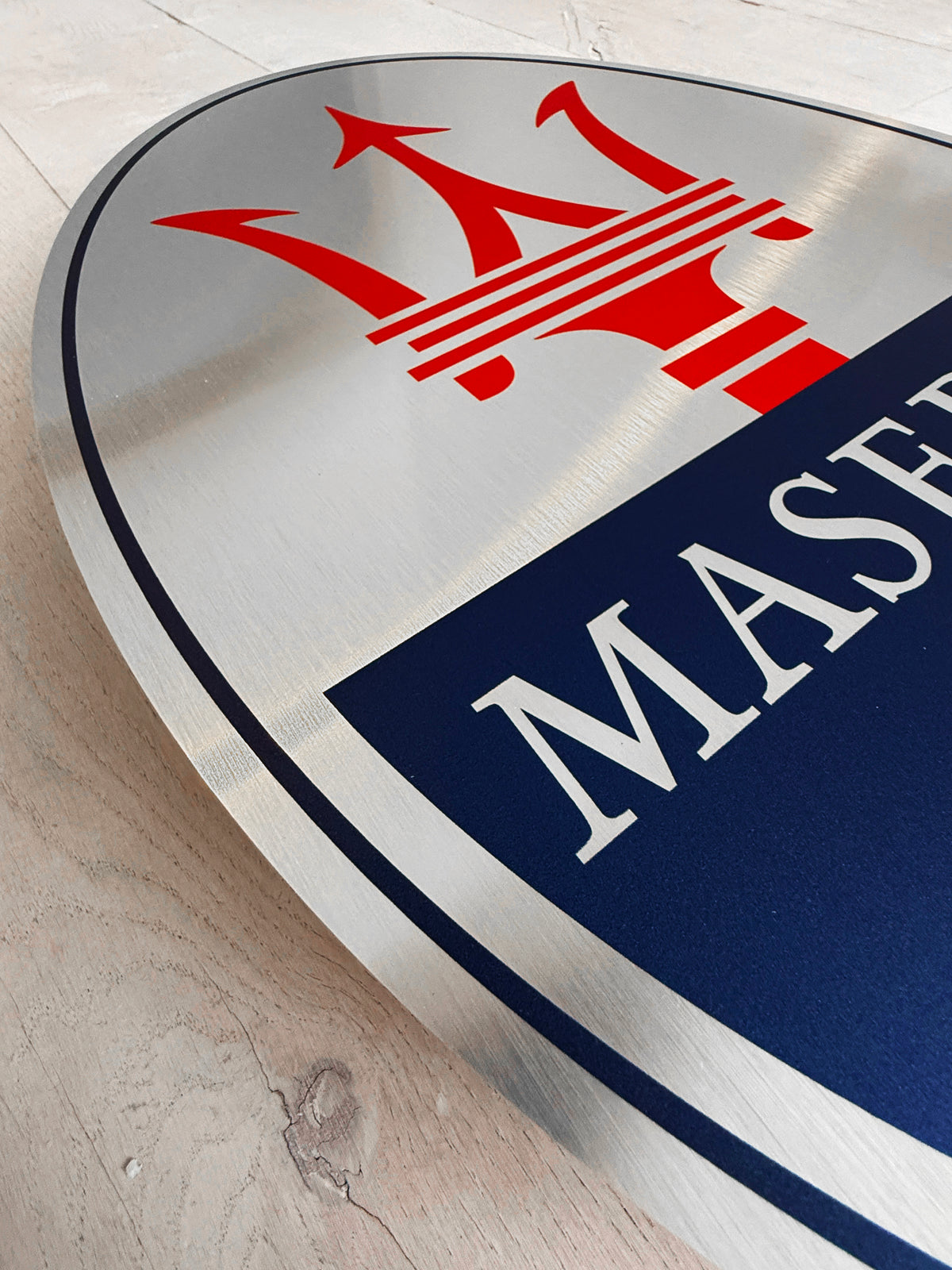 Reclamebord Maserati logo kleur,aluminium, 40x57 cm