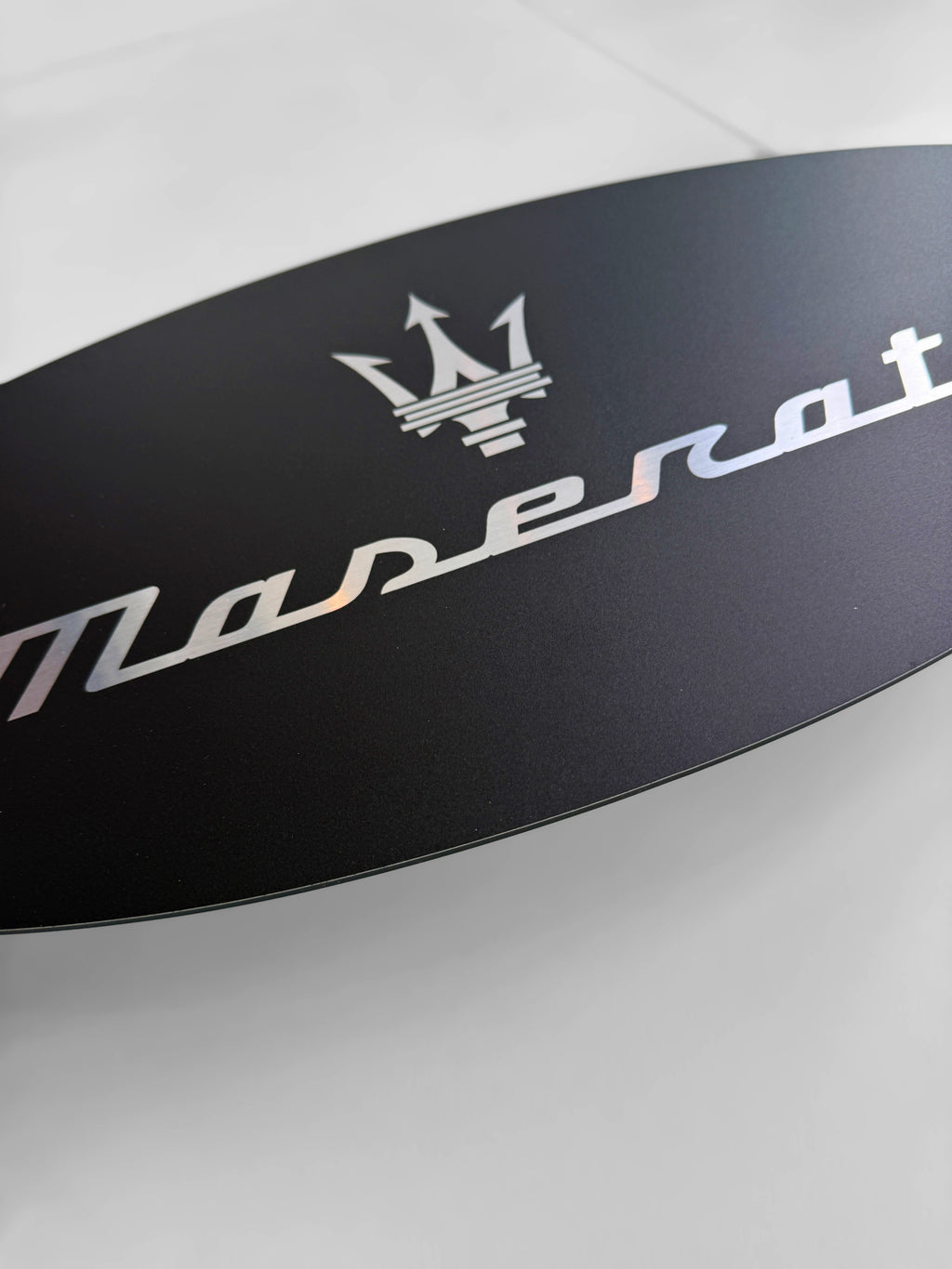 Reclamebord Maserati logo zwart,aluminium, 40x57 cm