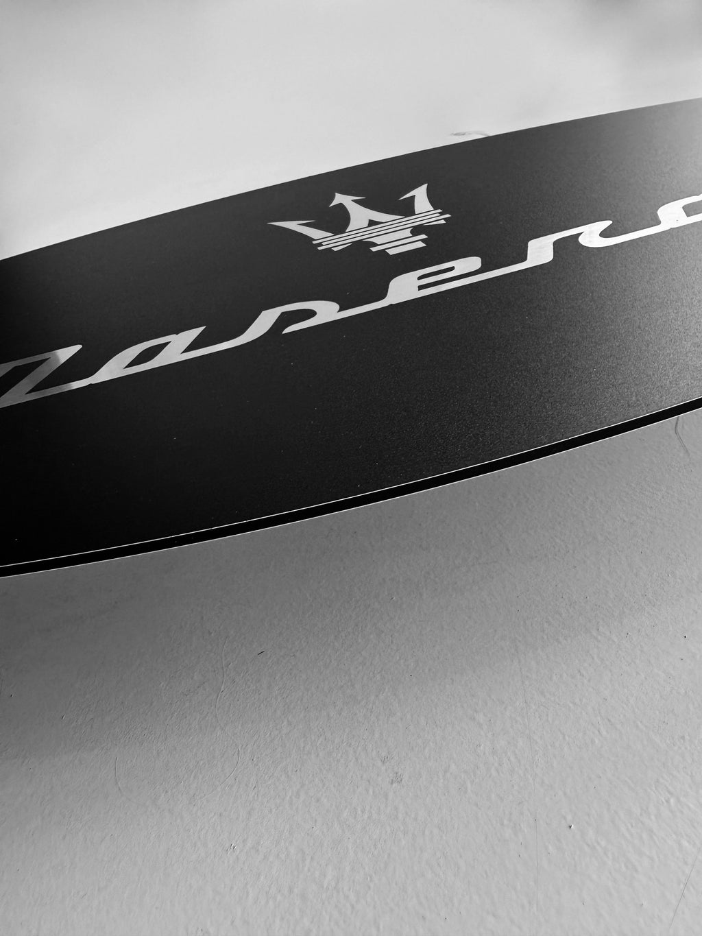 Reclamebord Maserati logo zwart,aluminium, 40x57 cm