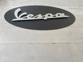 Reclamebord Vespa logo 3D relief, aluminium, 100x50 cm