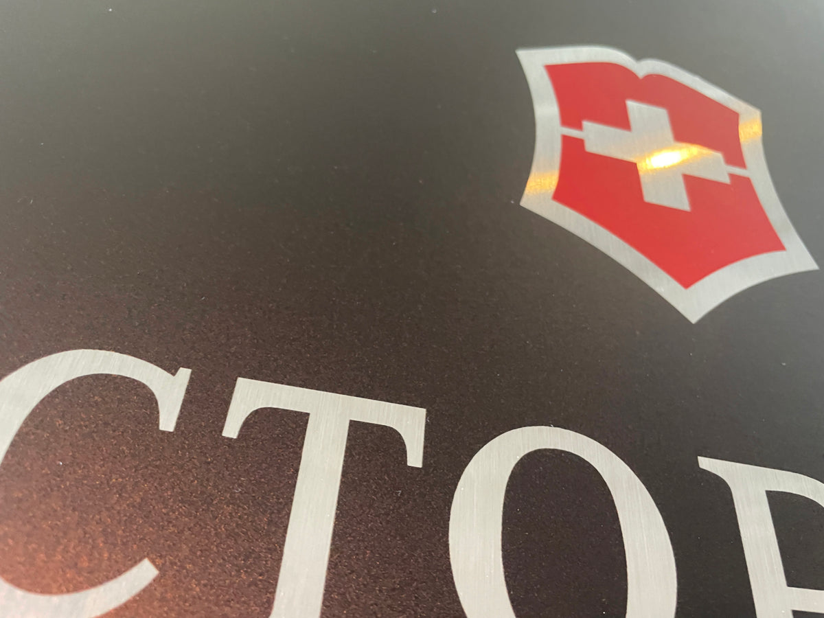 Reclamebord Victorinox zakmes glans logo, aluminium, 40x57cm